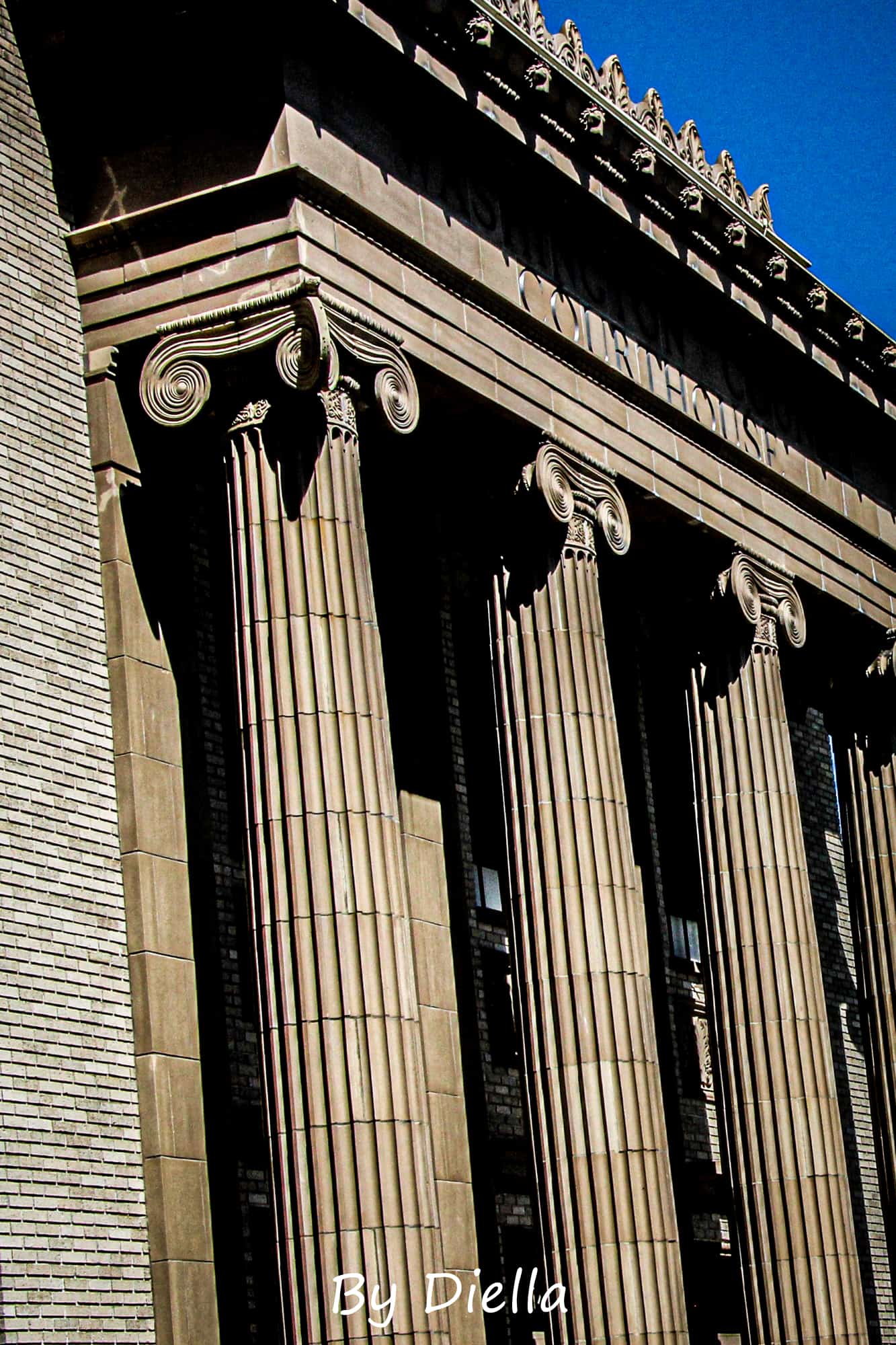 courthouse-columns